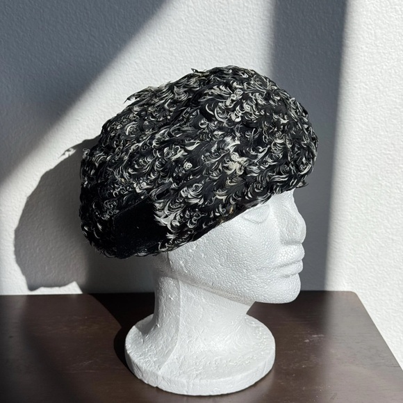 VTG Feather Pillbox Hat – Made in Japan – Black & White Curled Feathers Size BB main image 7